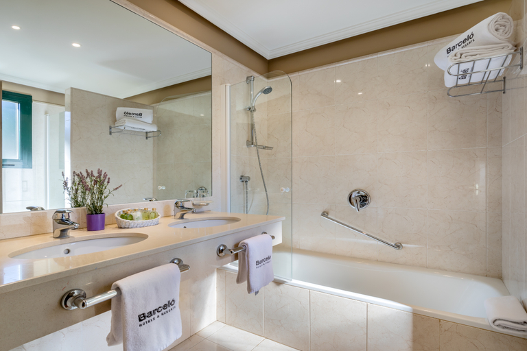 Bathroom 5, Barcelo Montecastillo Golf, Cádiz