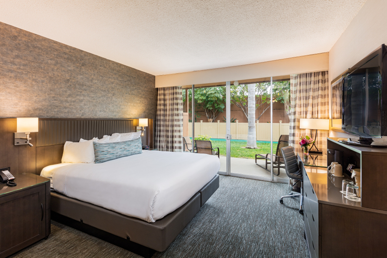 Bedroom 3, Handlery Hotel, San Diego