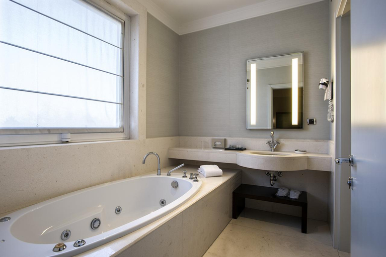Bathroom 4, FlyOn Hotel & Conference Center, Bologna