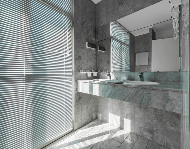 Bathroom 4, Ambassador Monaco, Alpes-Maritimes