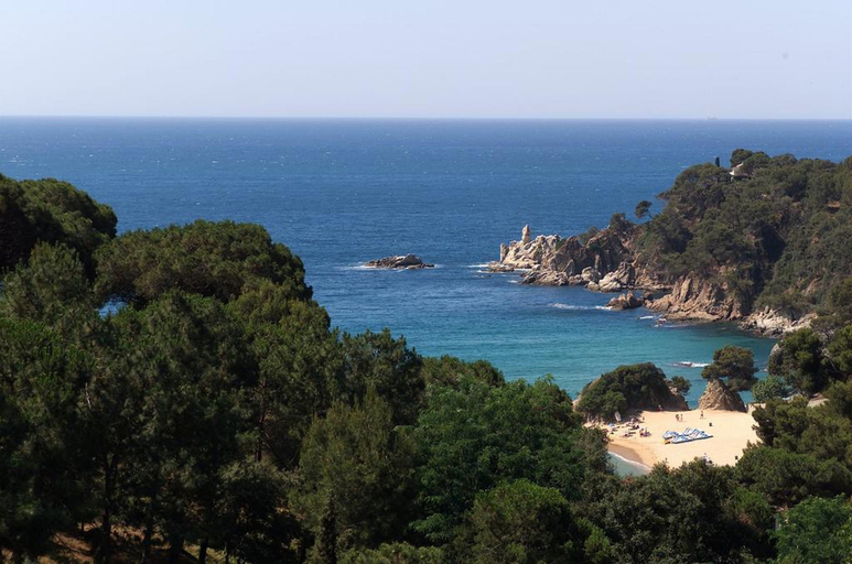 Public Area, Albamar, Girona