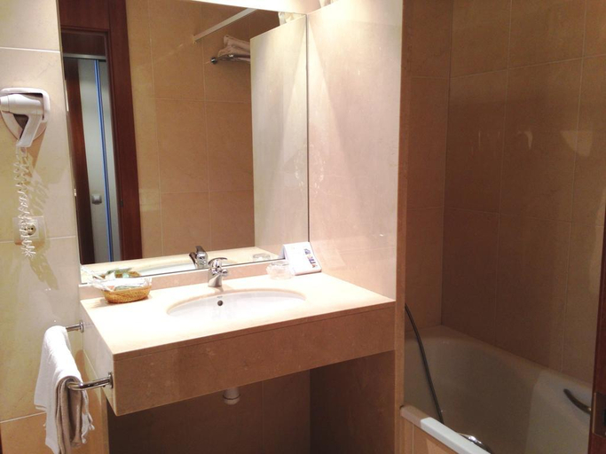 Bathroom 4, Hotel Berga Park, Barcelona