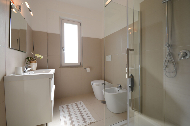 Bathroom 4, Villa di Marinella, Salerno