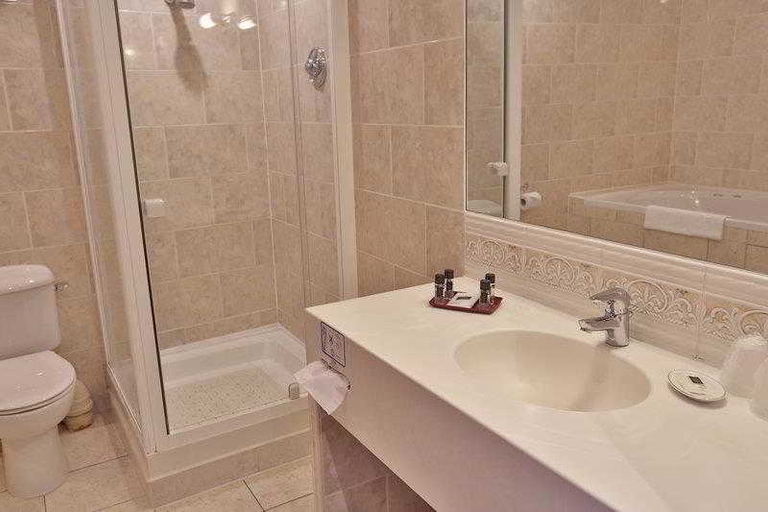 Bathroom 4, Best Western Three Swans, Leicestershire