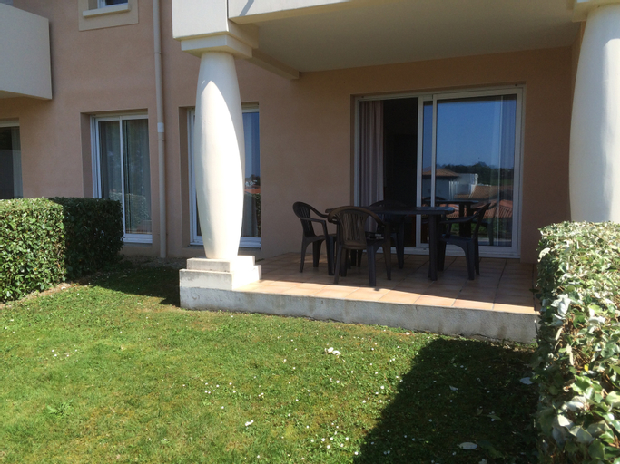 Exterior & Views 13