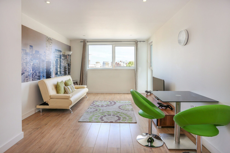 Greenwich Two Bed Flat, with Pool &Parking, London