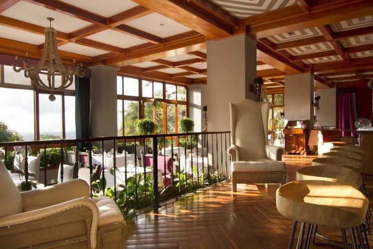 Public Area 4, Alta las Palomas, Santa Ana