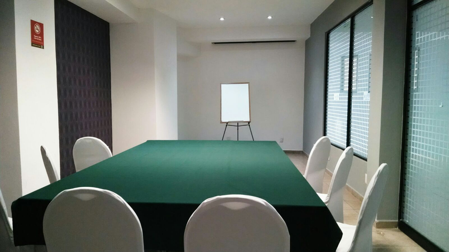 Others, Real Azteca Hotel, León
