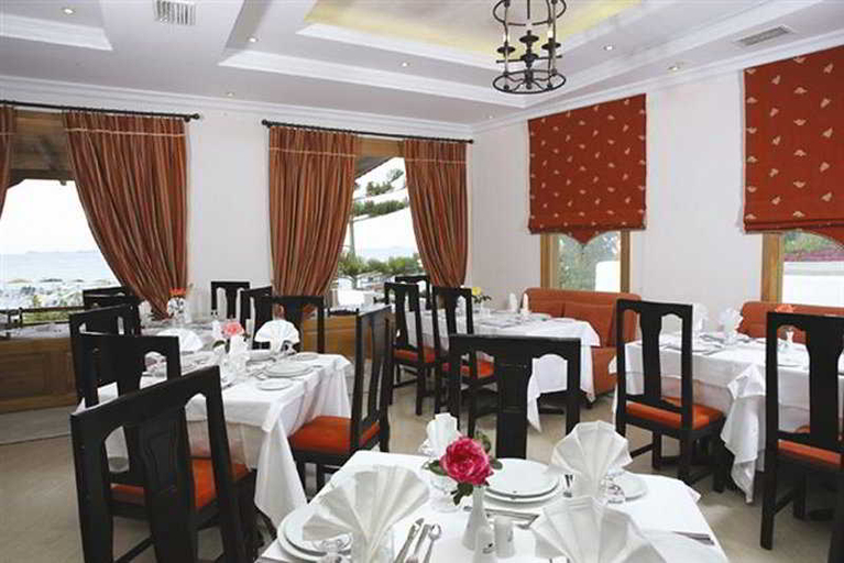 Food & Drinks 4, Mitsis Selection Rinela, Crete