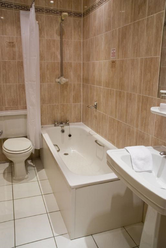 Bathroom 4, Prince of Wales Hotel, Sefton