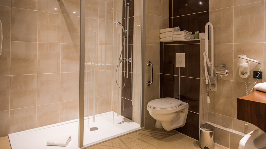 Bathroom 3, Brit Hotel Tours Sud - Le Cheops, Indre-et-Loire