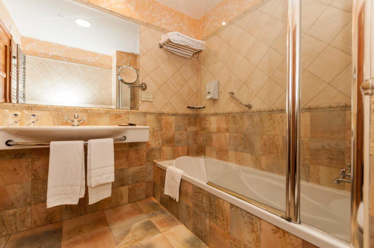 Bathroom 5, Comendador, Toledo