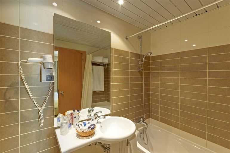 Bathroom 5, TRYP by Wyndham Porto Centro Hotel, Porto