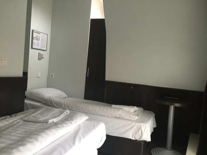 Bedroom 2, Damrak Short Stay Amsterdam, Amsterdam