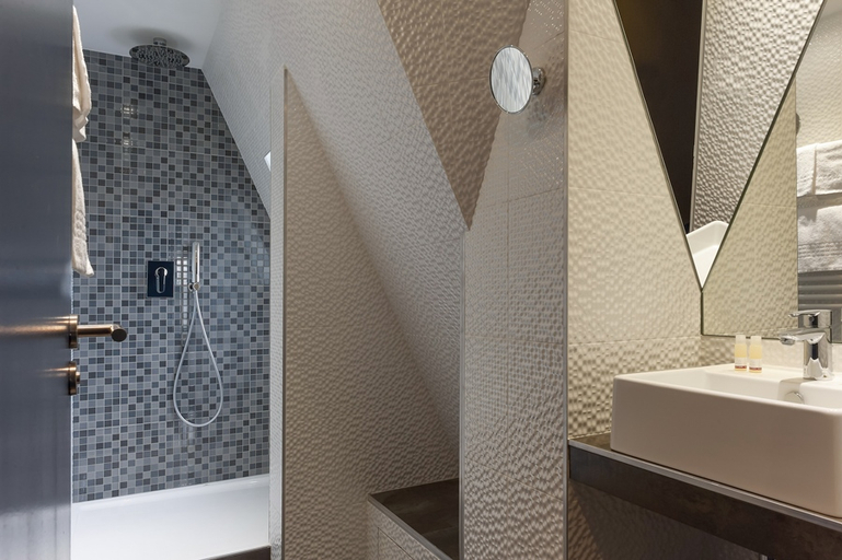 Bathroom 4, Trianon Gare de Lyon, Paris