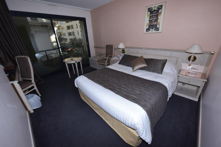 Bedroom 4, Hotel & Spa Belle Plage, Alpes-Maritimes
