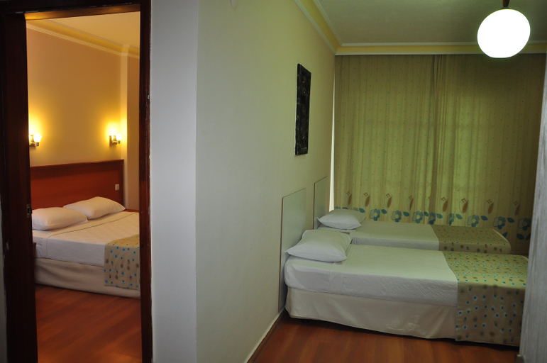 Bedroom 3, Cinar Family Suite Hotel, Manavgat