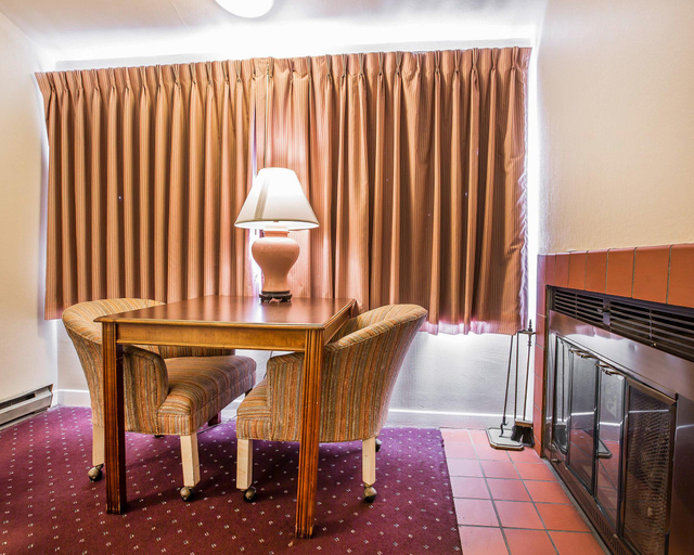 Others 5, Econo Lodge Bay Breeze, Monterey