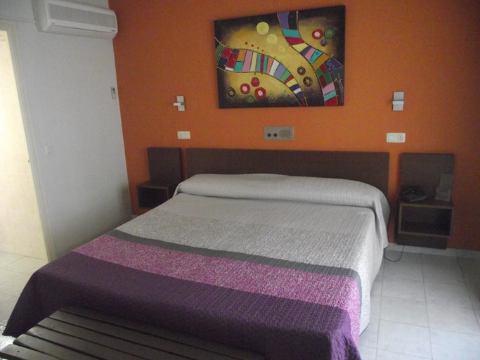 Bedroom 3, Ampuria Inn, Girona