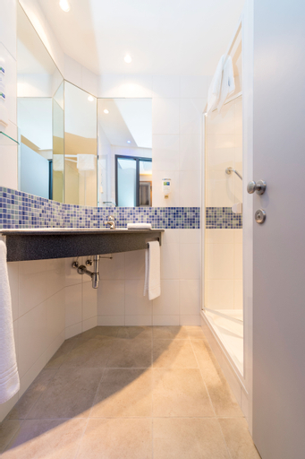 Bathroom 14