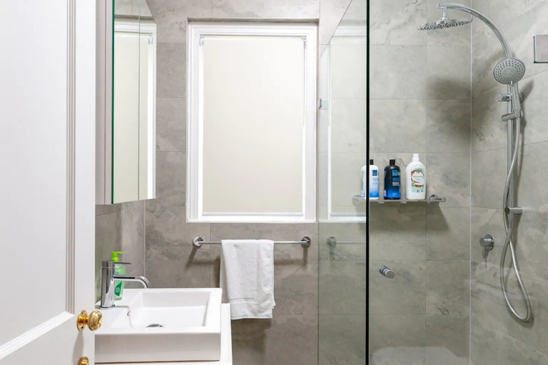 Bathroom, Luxurious Heritage Home With Harbour Bridge Views, Sydney