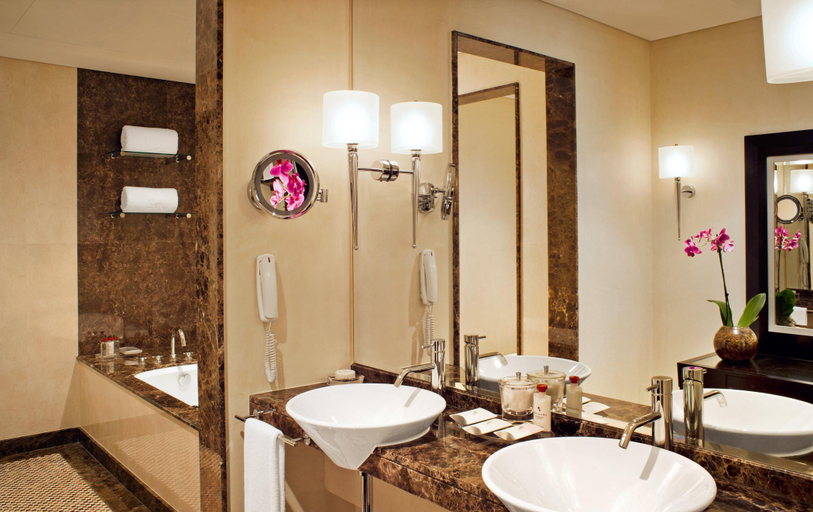 Bathroom 5, Grosvenor House, a Luxury Collection Hotel, Dubai