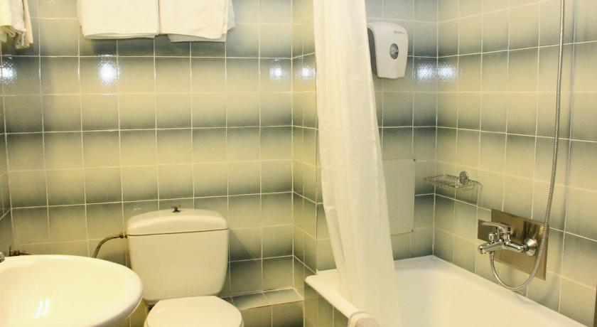 Bathroom 4, Porto Plazza Hotel, Crete