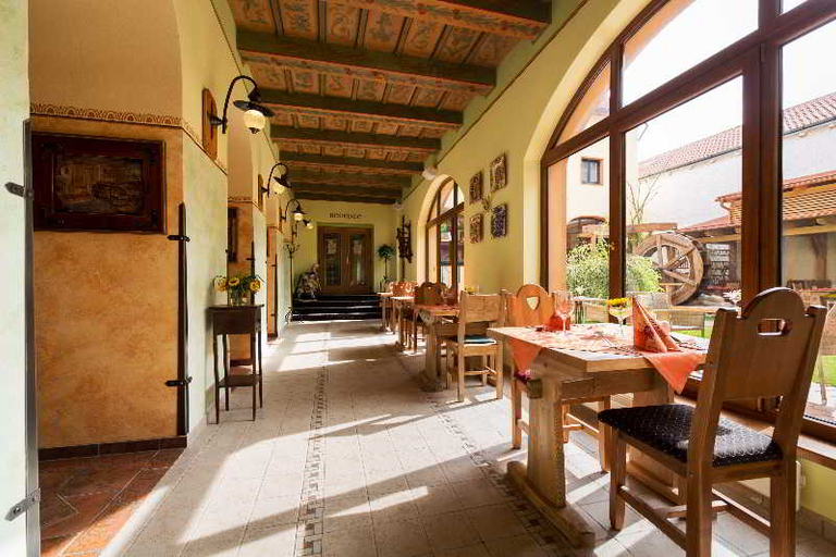 Food & Drinks 5, Selsky Dvur Sivek Hotels, Praha 10