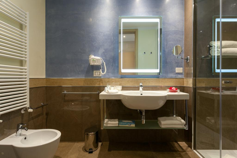 Bathroom 5, Imperiale, Rimini