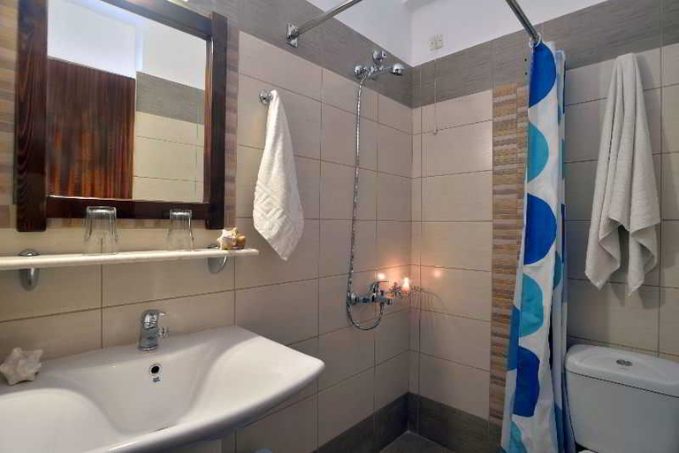 Bathroom 4, Maltezos, Ionian Islands