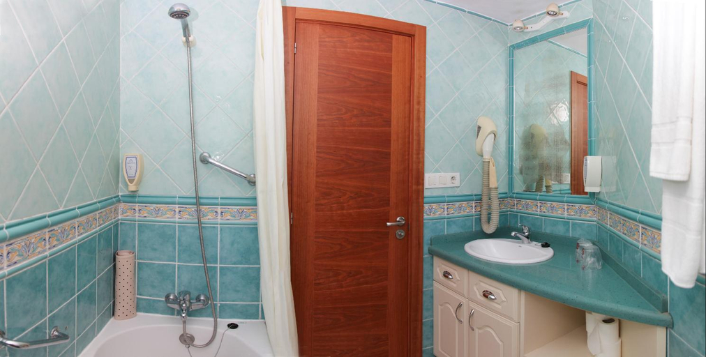 Bathroom 5, Regency Torviscas, Santa Cruz de Tenerife