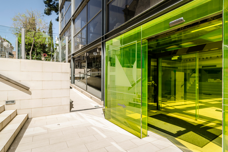 Public Area 4, Ikonik Angli, Barcelona