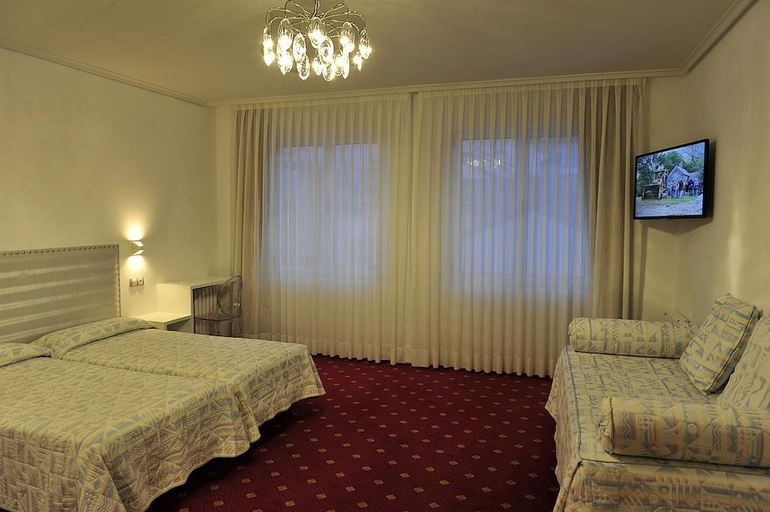 Bedroom 3, Miraolas, Asturias