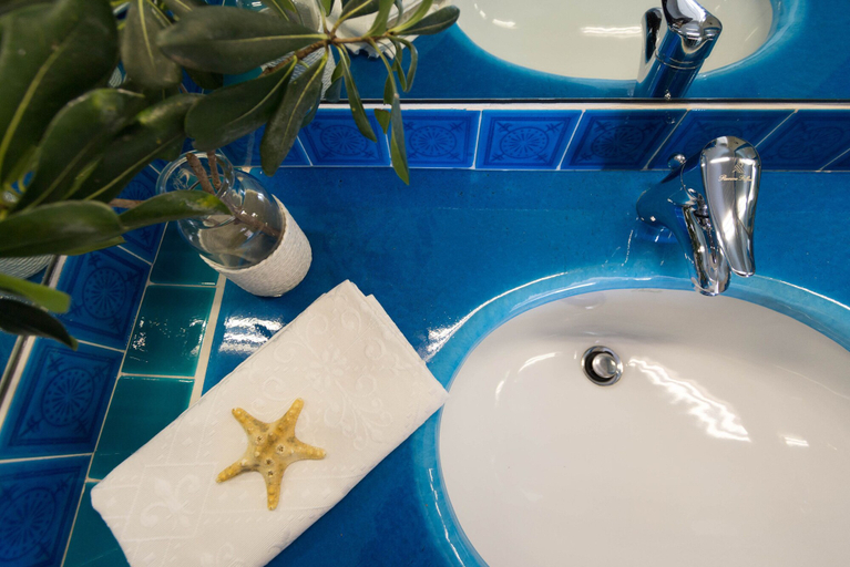Bathroom 5, Villa Luna, Cagliari