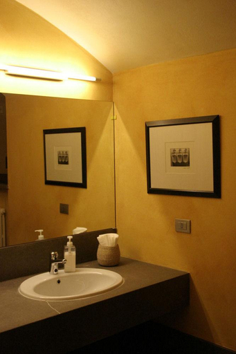 Bathroom 5, Hotel Colombia, Milano