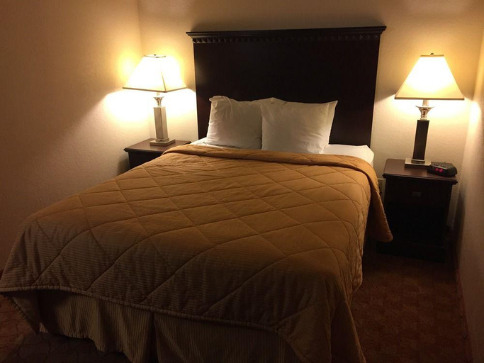 Bedroom 5, SureStay Plus Hotel by Best Western Lompoc, Santa Barbara