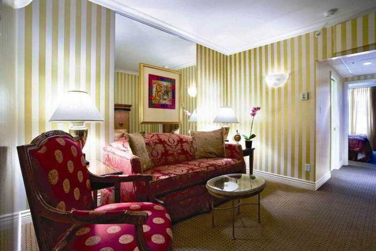 Bedroom 2, Executive Hotel Le Soleil, Greater Vancouver