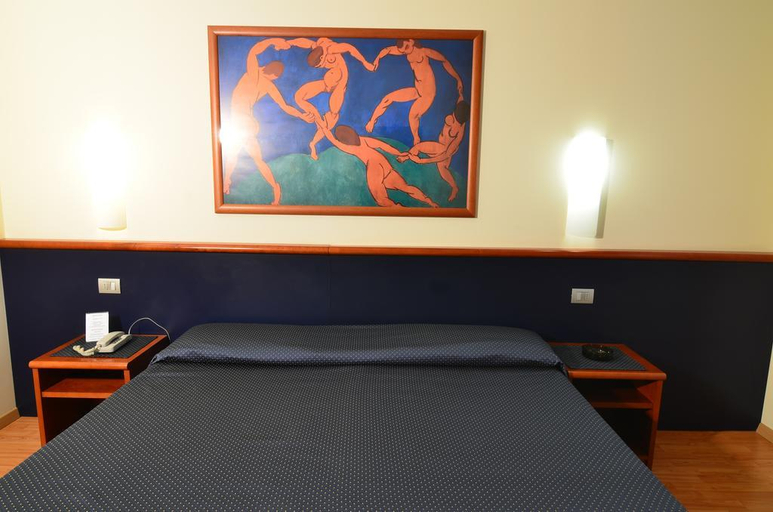 Bedroom 2, Crystal, Treviso