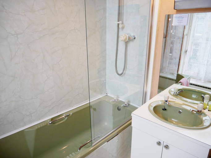 Bathroom 4, Ritz Edinburgh, Edinburgh