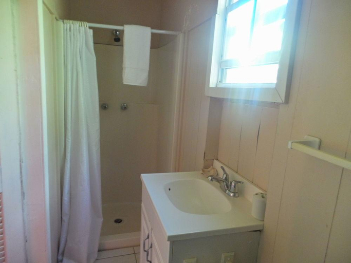 Bathroom, The Ocean Inn