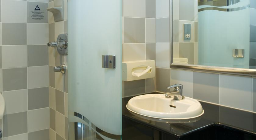 Bathroom, Thatchers Hotel Guidlford, Surrey