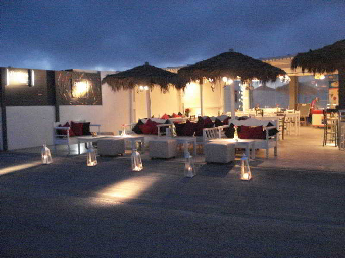 Food & Drinks 5, Perissa Bay, South Aegean
