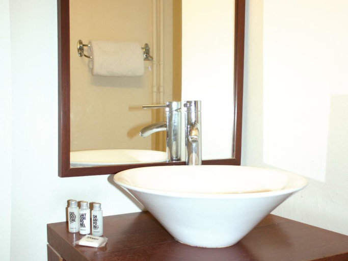 Bathroom 4, New Hotel Opera, Paris