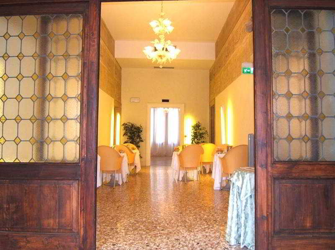 Others, Palazzo Vitturi, Venezia