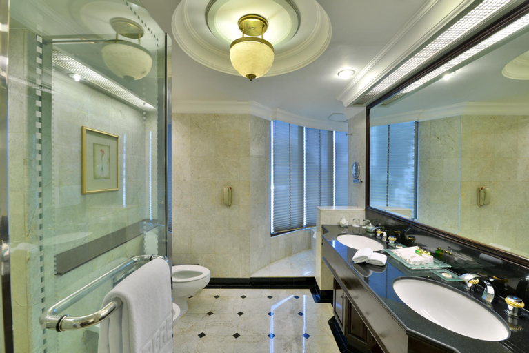 Bathroom 9