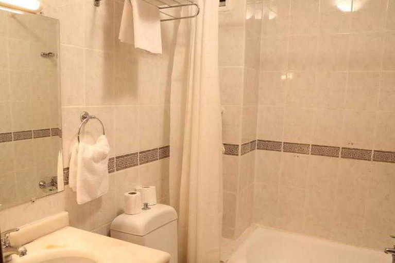 Bathroom 4, Hotel Helen, Merkez