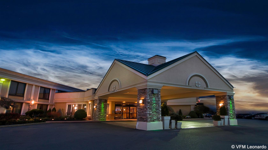 Exterior & Views 2, Buffalo Airport Hotel, Erie