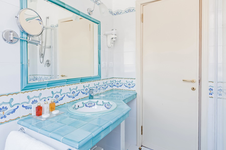 Bathroom 5, Radisson Blu GHR Hotel, Rome, Roma