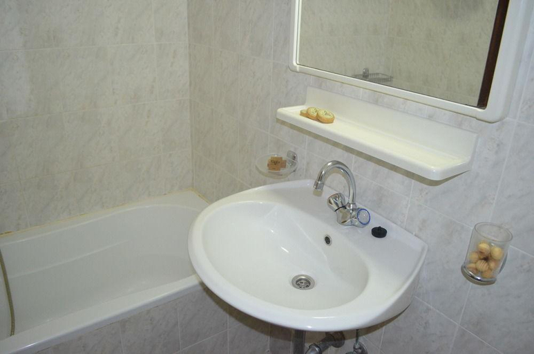 Bathroom 4, Kremasti Memories Apartments , South Aegean