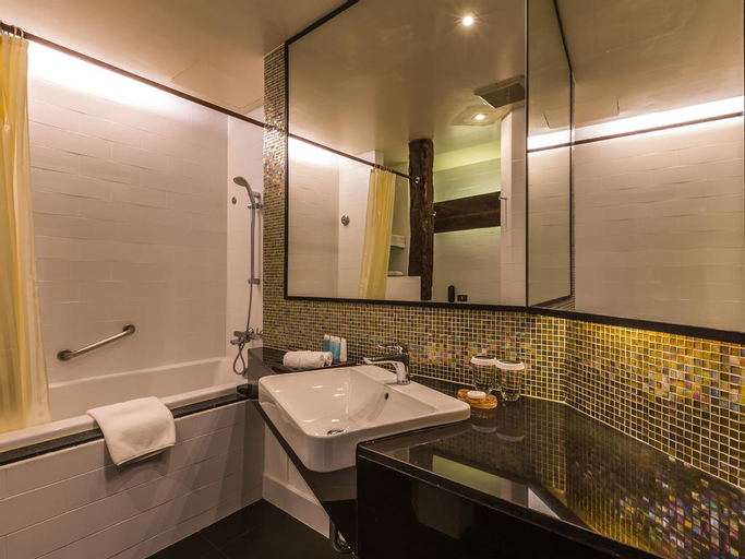 Bathroom 10